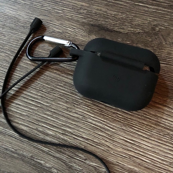 Black AirPod Pro Set - Picture 4 of 4